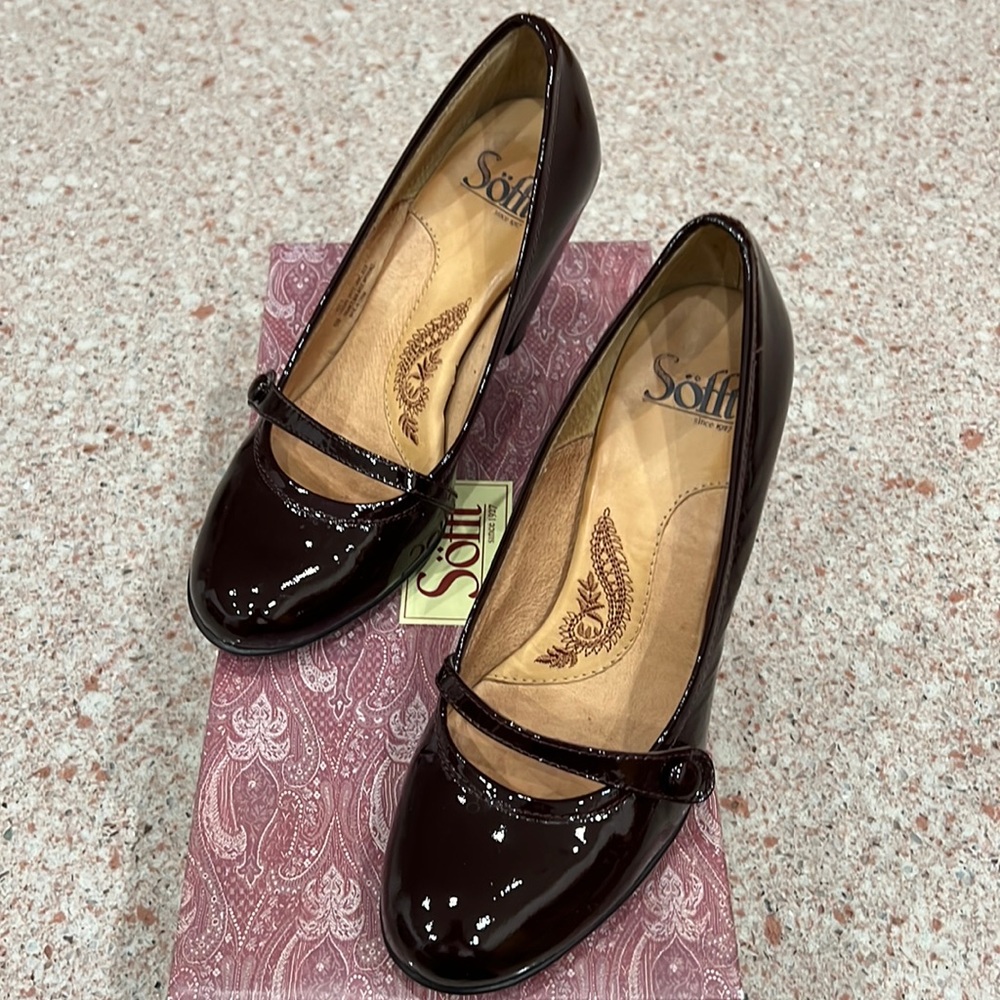 Söfft Burgandy Heels Size 6